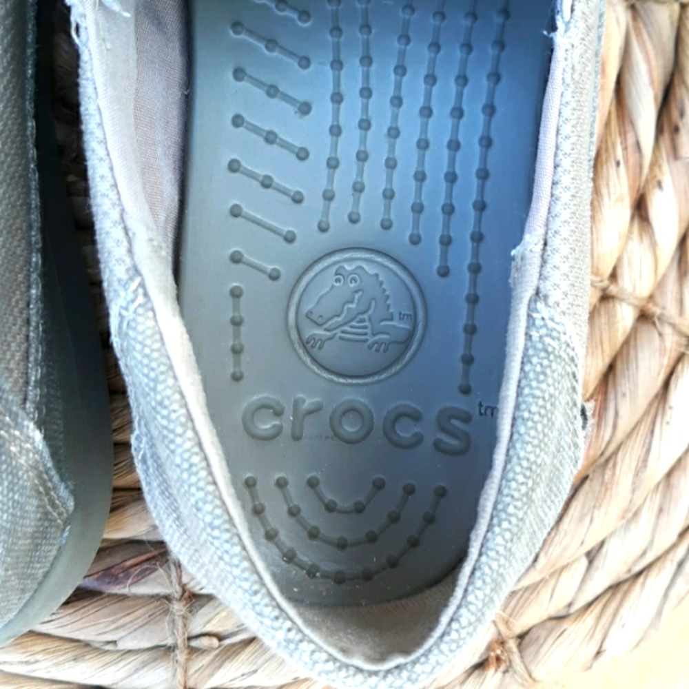 EUC CHILDREN'S CROCS - Picture 6 of 9